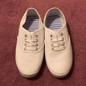 Brand new never worn white canvas sneaker